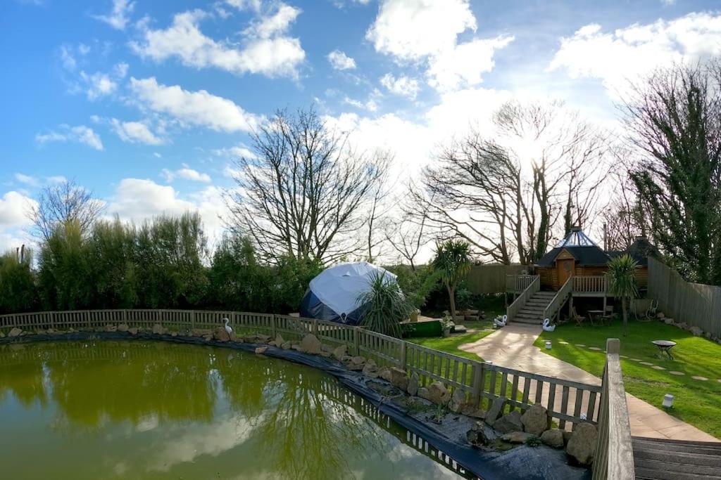 Romantic Treehouse With Hot Tub & Bbq Lodge Praze an Beeble Esterno foto