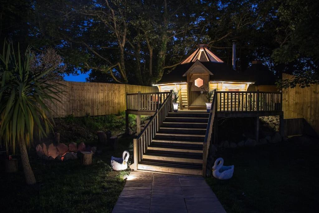 Romantic Treehouse With Hot Tub & Bbq Lodge Praze an Beeble Esterno foto