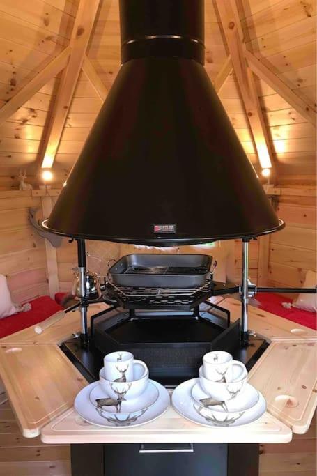 Romantic Treehouse With Hot Tub & Bbq Lodge Praze an Beeble Esterno foto
