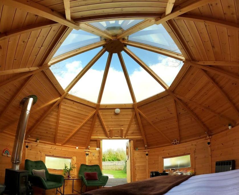 Romantic Treehouse With Hot Tub & Bbq Lodge Praze an Beeble Esterno foto