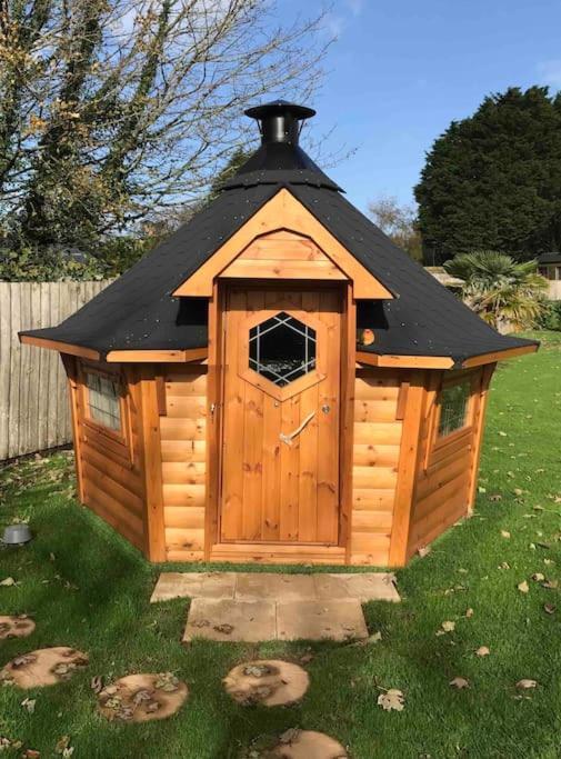 Romantic Treehouse With Hot Tub & Bbq Lodge Praze an Beeble Esterno foto