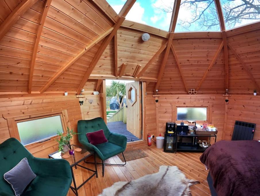 Romantic Treehouse With Hot Tub & Bbq Lodge Praze an Beeble Esterno foto