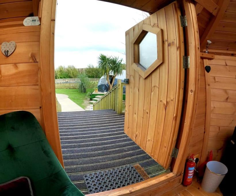 Romantic Treehouse With Hot Tub & Bbq Lodge Praze an Beeble Esterno foto