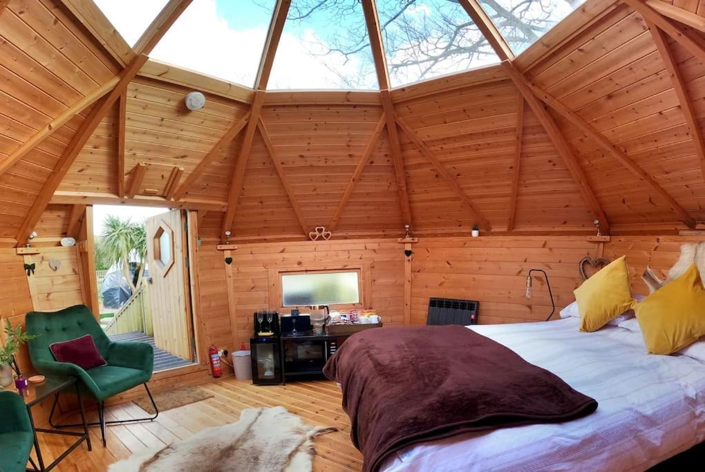 Romantic Treehouse With Hot Tub & Bbq Lodge Praze an Beeble Esterno foto